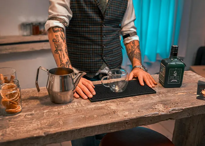 Piero Dry Gin Apartment